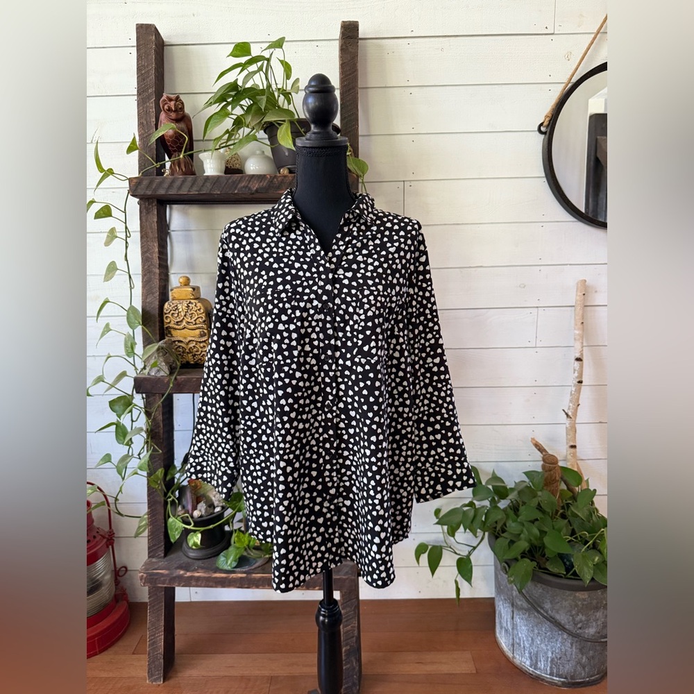 Dalia: Black and White Heart Pattern Button Up Blouse. - Picture 3 of 16